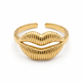 Sculpted Lips Ring